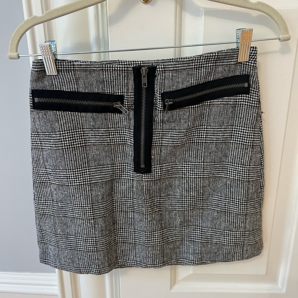 Elegant Black and White Checkered Mini Skirt